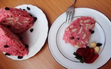 Çilekli Mozaik Pasta Tarifi ve Malzemeleri